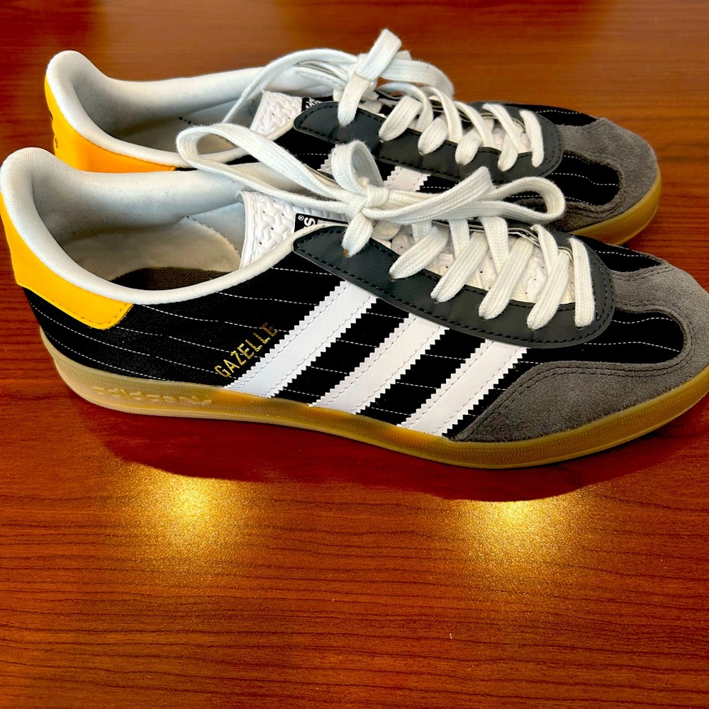 Adidas Gazelle Olympic Core Black/White/Gum size 8 w/6.5 m